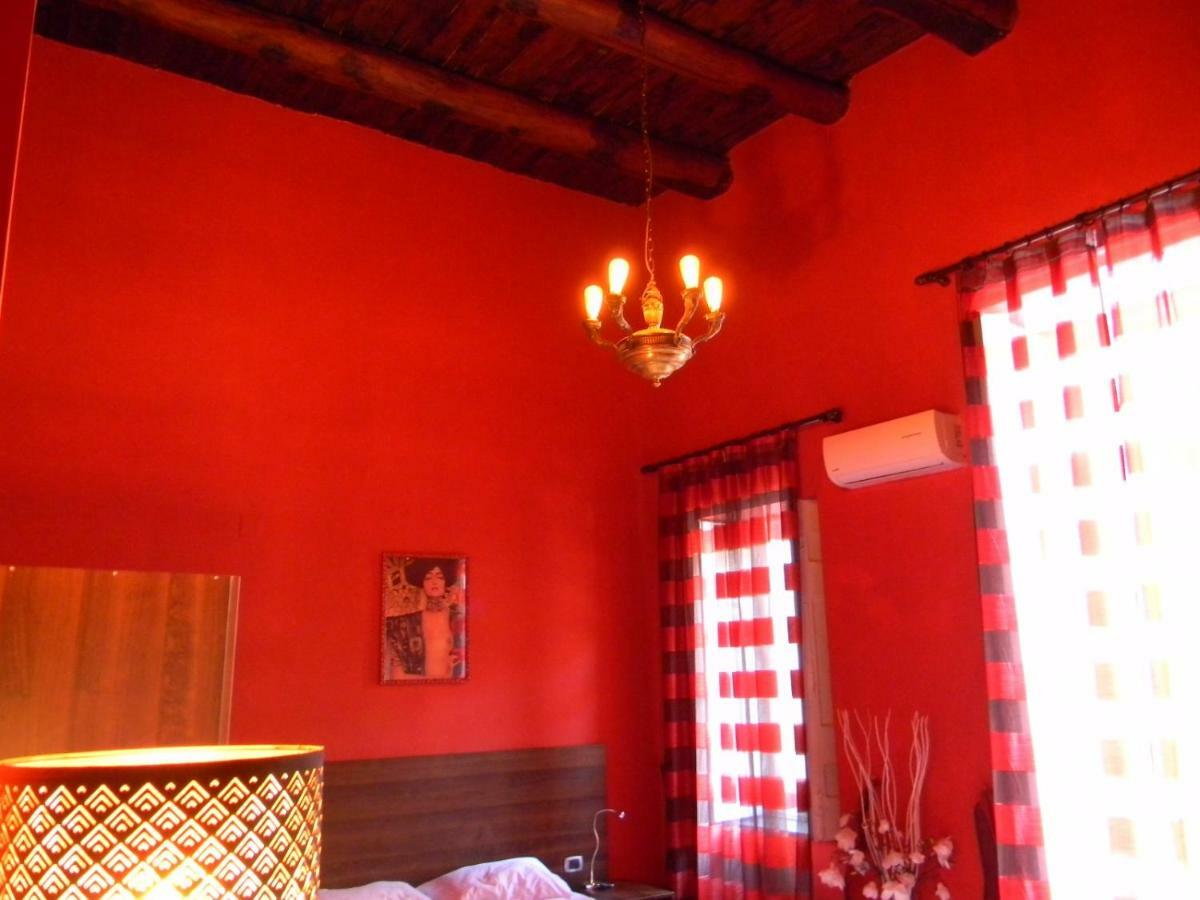 Holiday Naples Art Rooms ภายนอก รูปภาพ