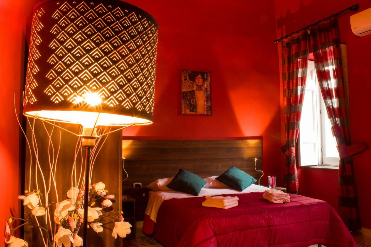 Holiday Naples Art Rooms ภายนอก รูปภาพ